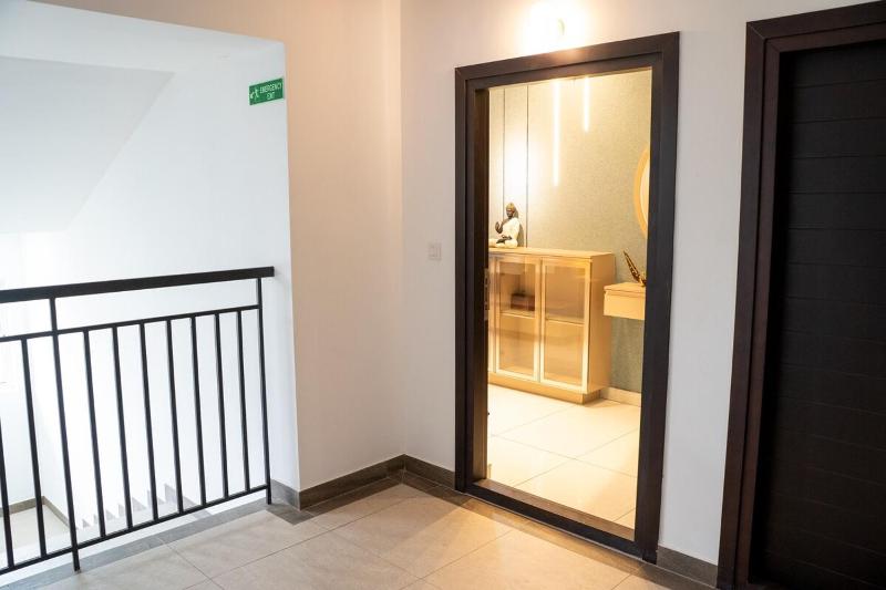Modern Luxury Apartment 3 bed 3 bath close toGreenfield stadium - image 37