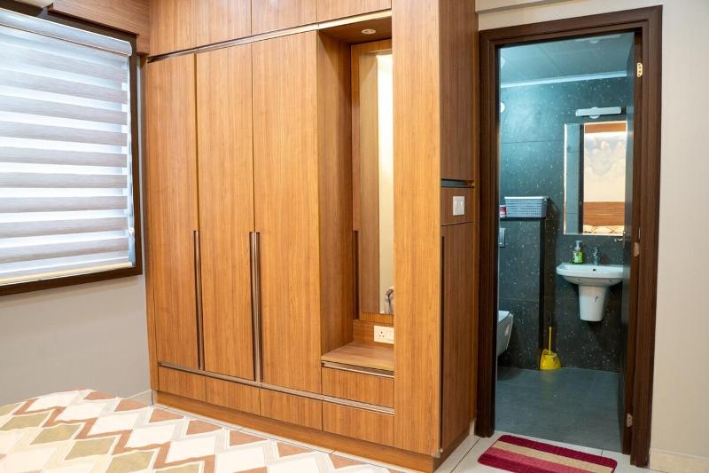 Modern Luxury Apartment 3 bed 3 bath close toGreenfield stadium - image 49
