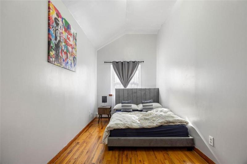 Spacious 3BR Bronx Apartment 2BA Near Yankee Stadium & NYC - image 4