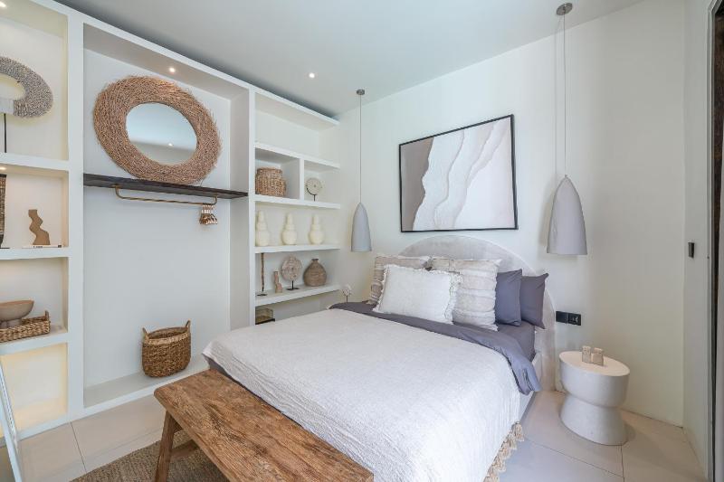 Madame - Chic Mediterranean 3BR Escape with Rooftop Terrace - image 15