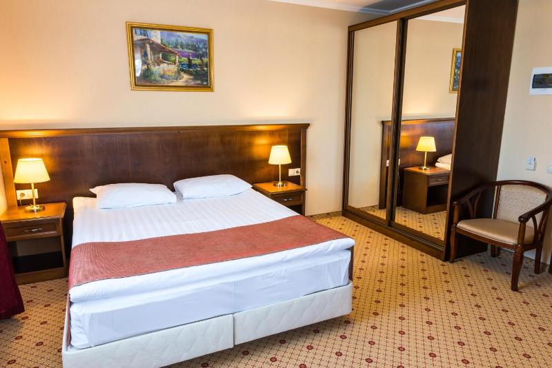 Standard Double or Twin Room with Balcony image 2