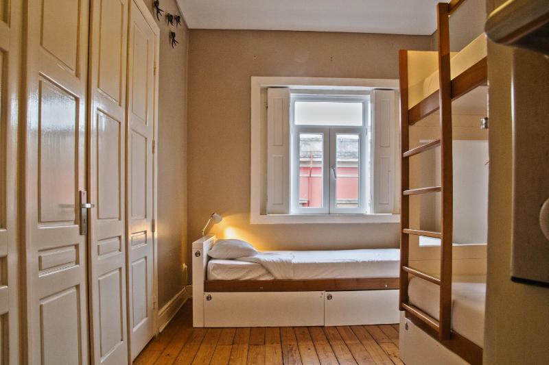 Bed in 3-Bed Dormitory Room image 1