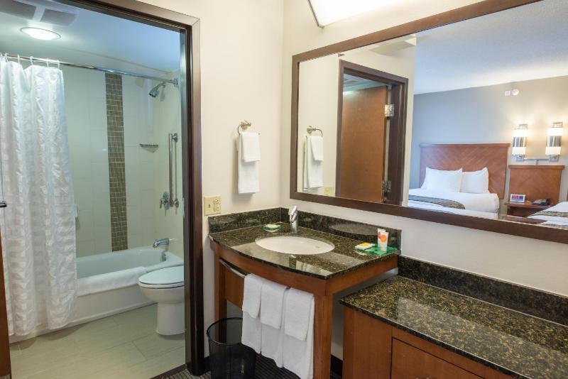 Double Room with Two Double Beds and Sofa Bed image 2