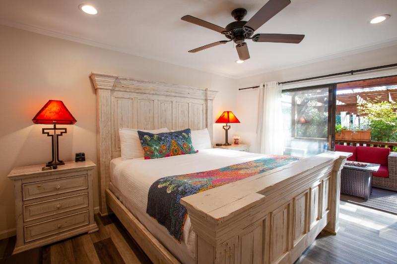 Lantern Light Inn - Romantic Getaway - image 40