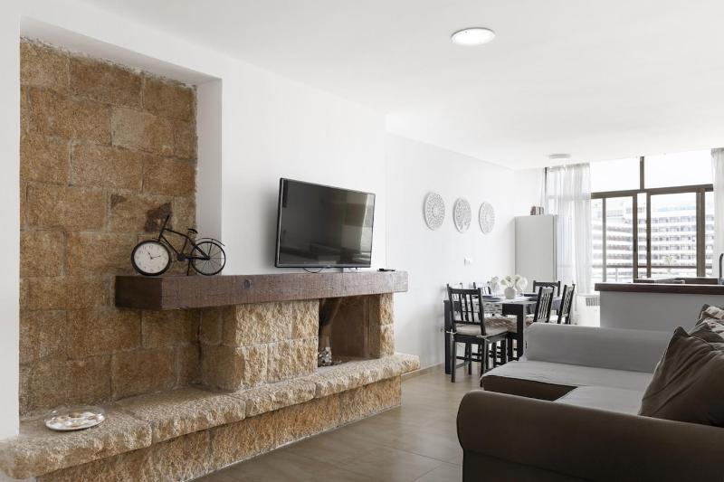Prime Location Apartment with Seaviews - image 4