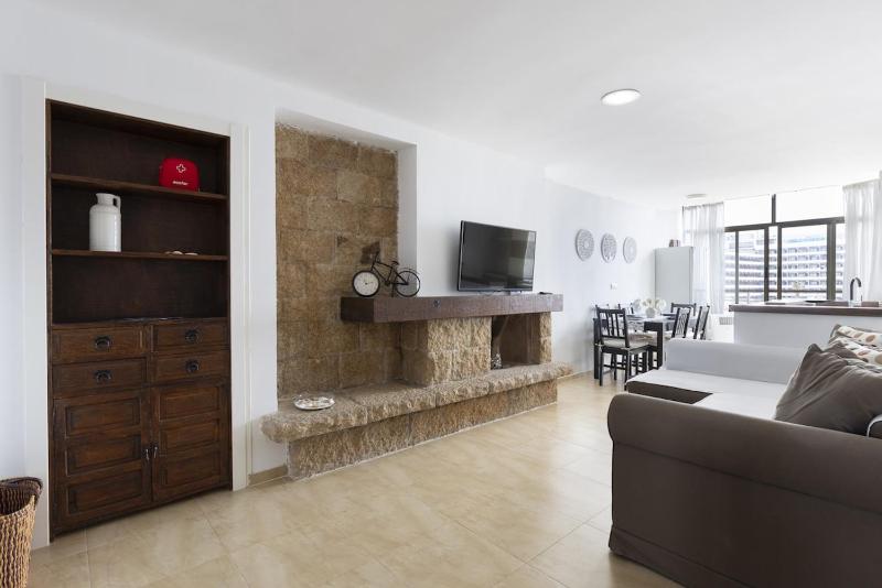 Prime Location Apartment with Seaviews - image 11