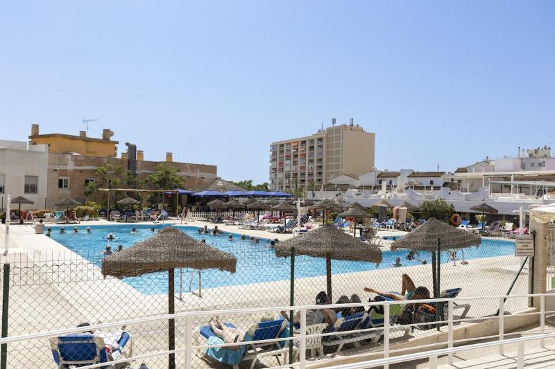 Prime Location Apartment with Seaviews - image 5