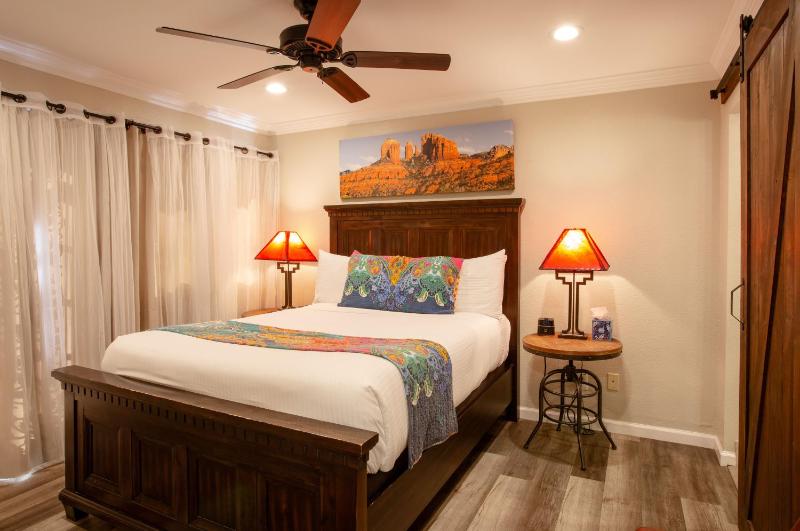 Lantern Light Inn - Romantic Getaway - image 38