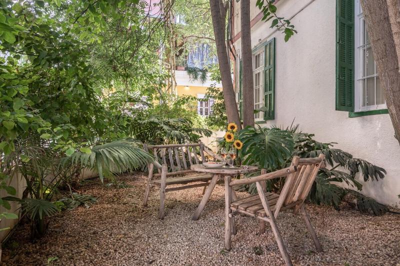 Heritage apartment in Mar Mikhael with garden - image 3