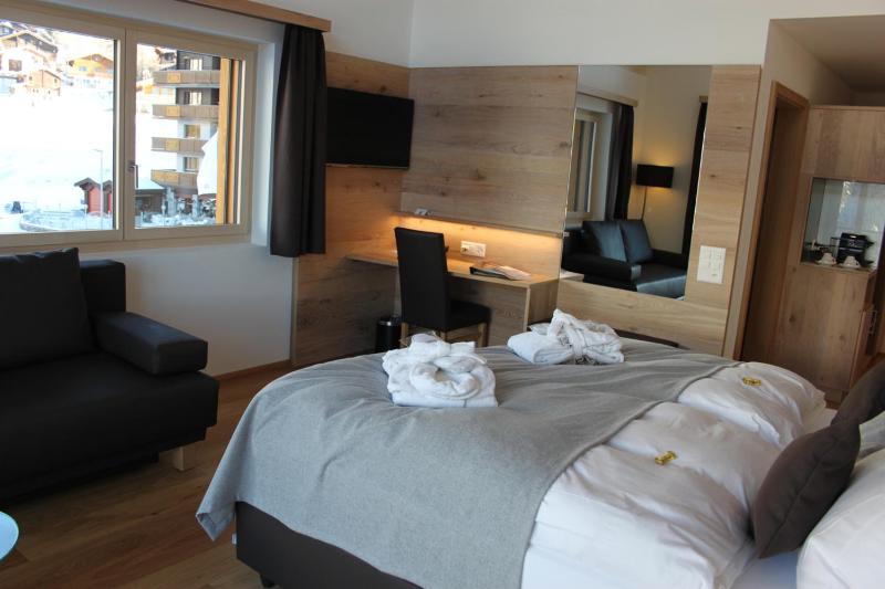 Superior Double Room image 3