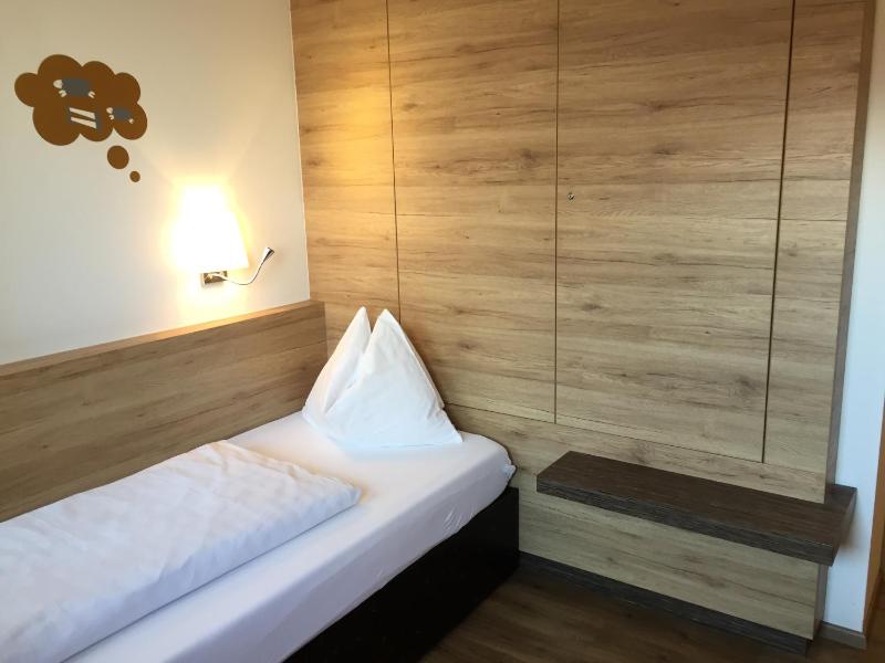 Budget Single Room image 4