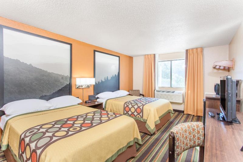 Deluxe Double Room with Two Double Beds - Non-Smoking image 3