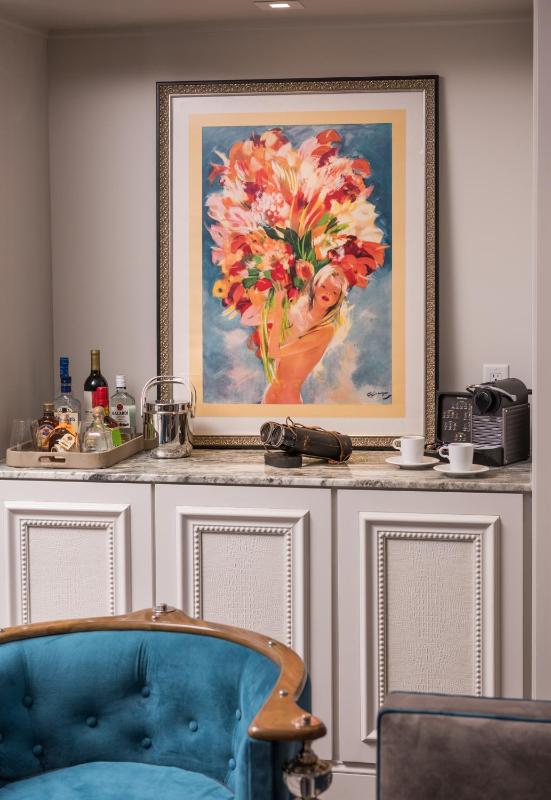 King Suite with Balcony image 3