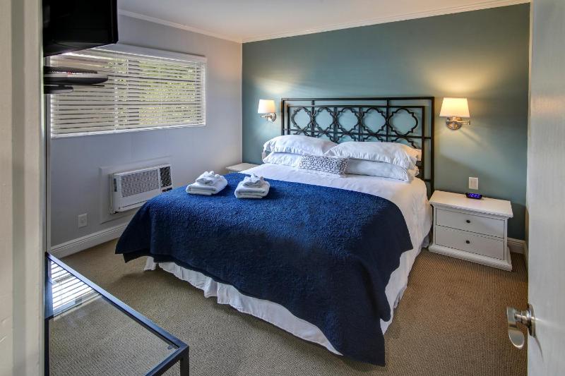 Studio Apartment image 3