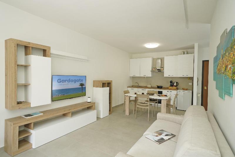 Garden and pool retreat - image 7