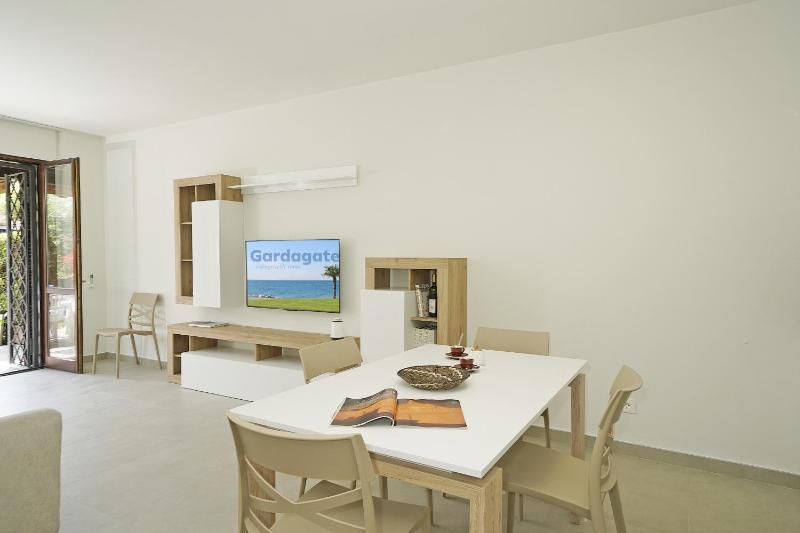 Garden and pool retreat - image 18
