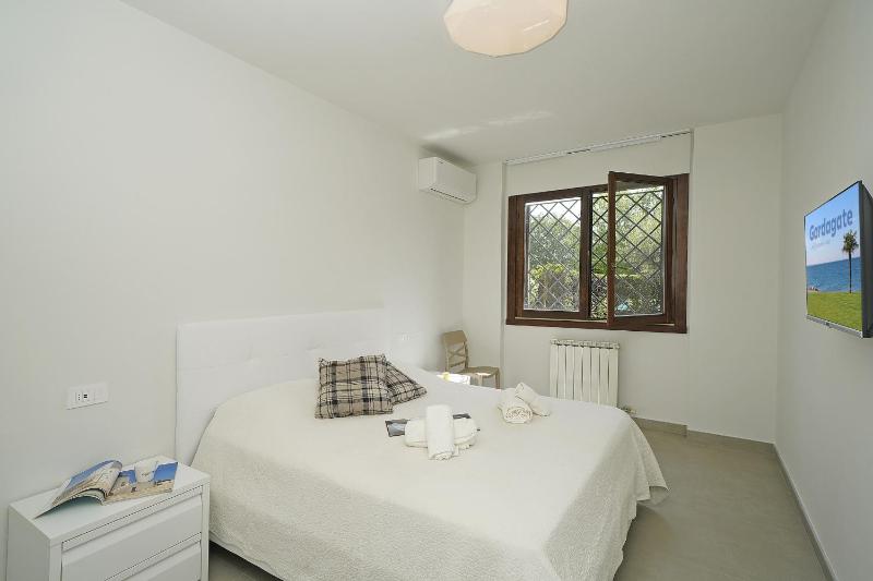 Garden and pool retreat - image 16