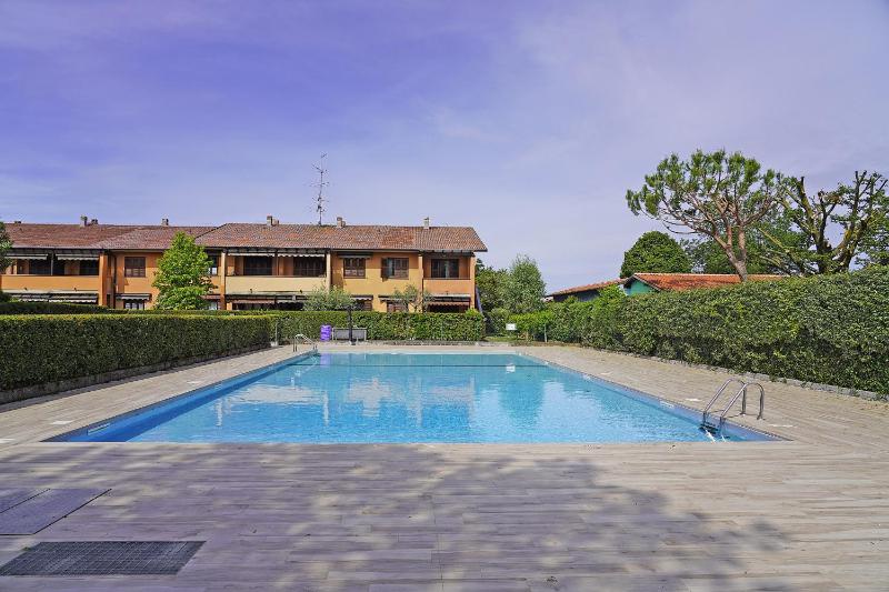 Garden and pool retreat - image 21