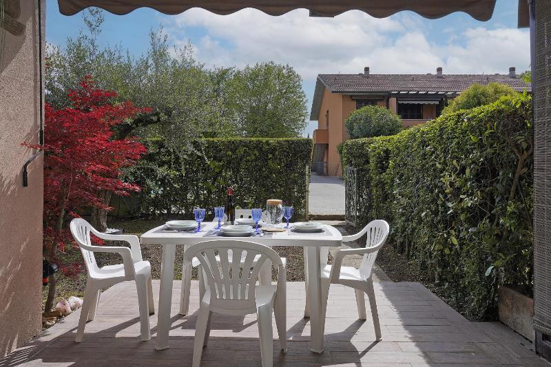 Garden and pool retreat - image 17