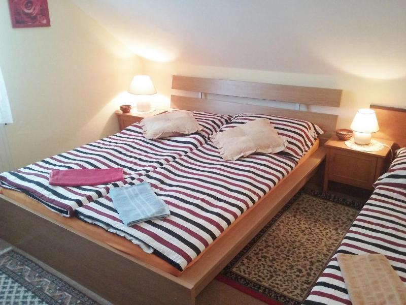 Quadruple Room with Shared Bathroom image 3