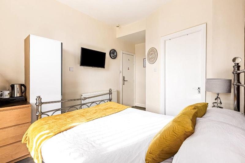 The B and B Blackpool - image 6