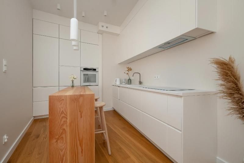 Stylish Apartments with Air Conditioning Near the Market Square by Renters Prestige - image 24