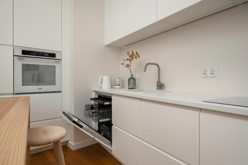 Stylish Apartments with Air Conditioning Near the Market Square by Renters Prestige - image 38