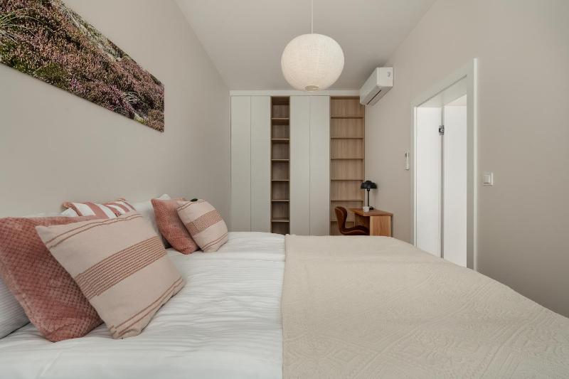 Stylish Apartments with Air Conditioning Near the Market Square by Renters Prestige - image 33