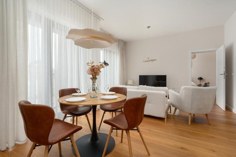 Stylish Apartments with Air Conditioning Near the Market Square by Renters Prestige - image 35