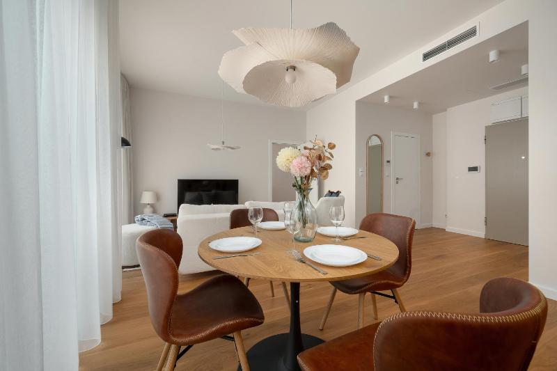Stylish Apartments with Air Conditioning Near the Market Square by Renters Prestige - image 40