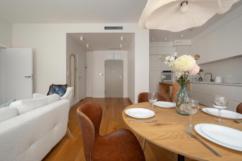 Stylish Apartments with Air Conditioning Near the Market Square by Renters Prestige - image 30