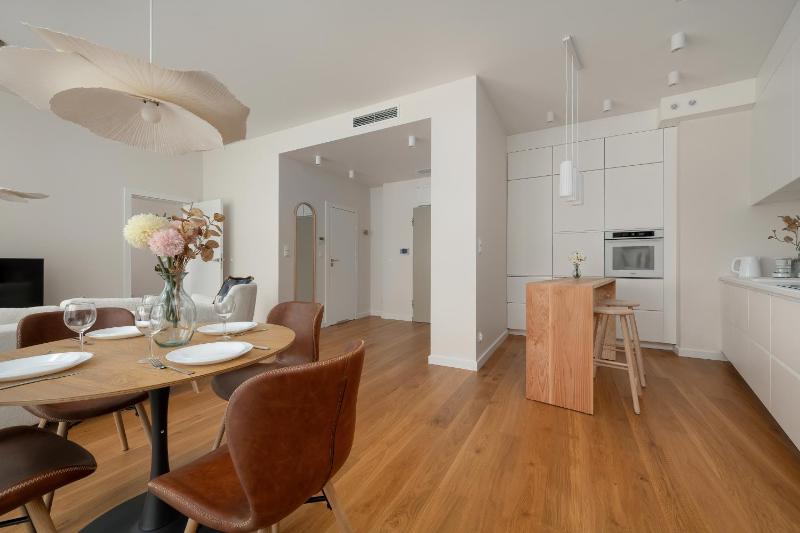 Stylish Apartments with Air Conditioning Near the Market Square by Renters Prestige - image 41