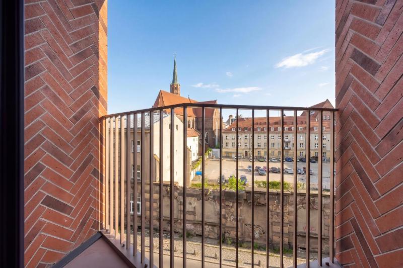 Stylish Apartments with Air Conditioning Near the Market Square by Renters Prestige - image 25