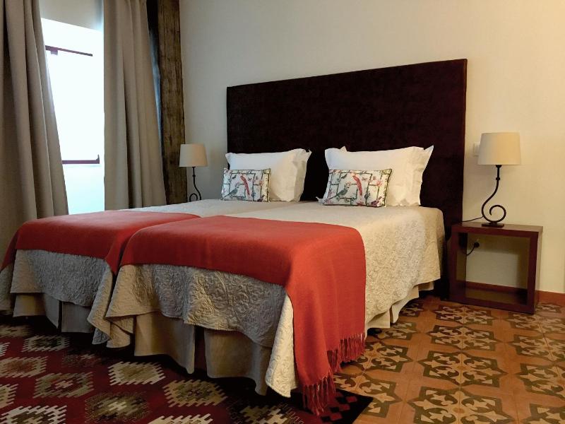 Superior Twin Room image 2