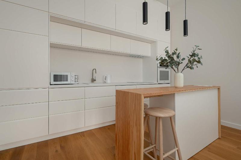 Luxury Apartment with Parking and Air Conditioning Near the Market Square by Renters Prestige - image 16