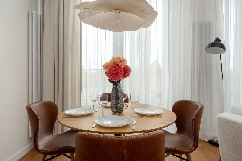 Luxury Apartment with Parking and Air Conditioning Near the Market Square by Renters Prestige - image 23
