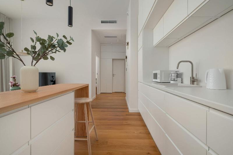 Luxury Apartment with Parking and Air Conditioning Near the Market Square by Renters Prestige - image 24