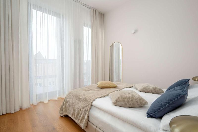 Luxury Apartment with Parking and Air Conditioning Near the Market Square by Renters Prestige - image 27