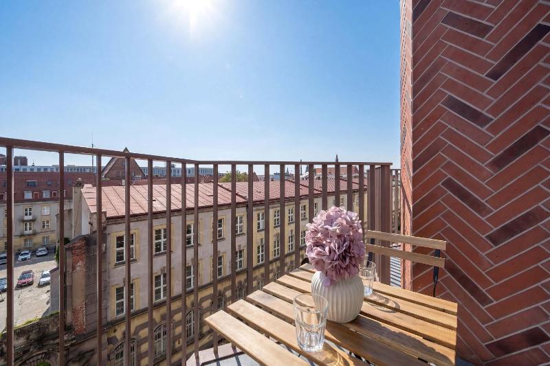 Luxury Apartment with Parking and Air Conditioning Near the Market Square by Renters Prestige - image 22