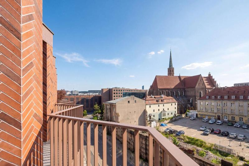 Luxury Apartment with Parking and Air Conditioning Near the Market Square by Renters Prestige - image 15