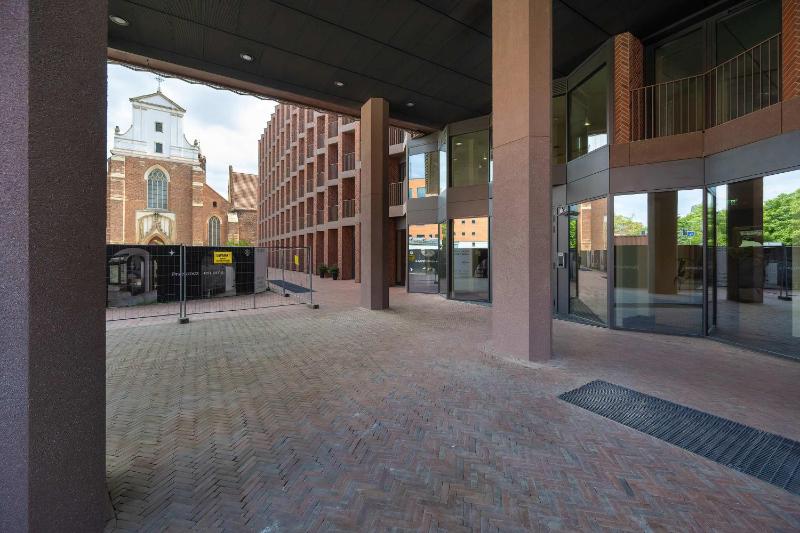 Luxury Apartment with Parking and Air Conditioning Near the Market Square by Renters Prestige - image 13