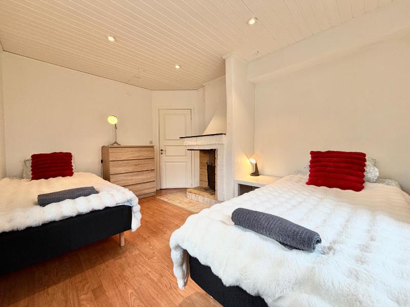Workers Villa - 5 BR - 2 Bath - Volvo - Parking - image 12