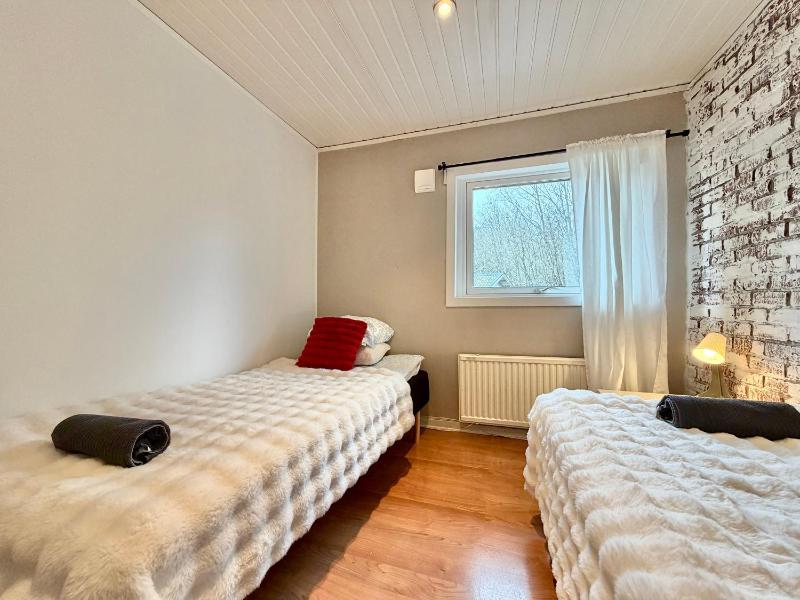 Workers Villa - 5 BR - 2 Bath - Volvo - Parking - image 3