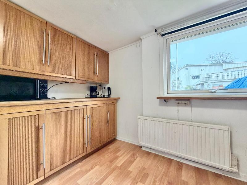 Workers Villa - 5 BR - 2 Bath - Volvo - Parking - image 7