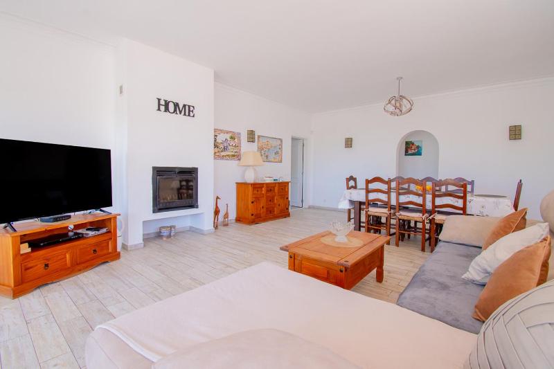 Villa Montenegro - Superbly Located Family Vila - image 4
