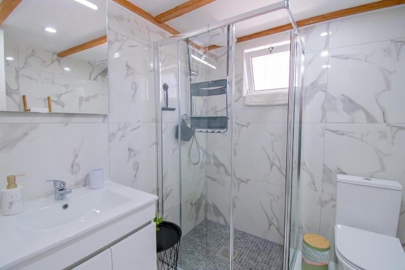 Villa Montenegro - Superbly Located Family Vila - image 22