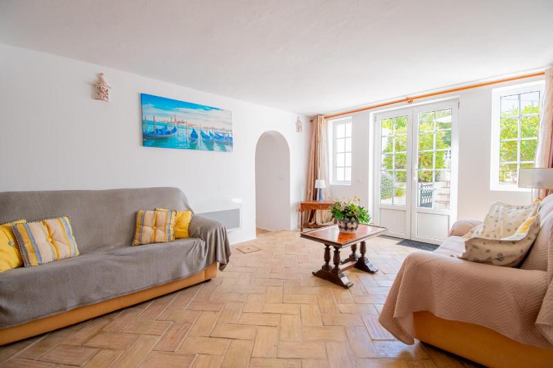 Villa Montenegro - Superbly Located Family Vila - image 10