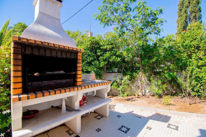 Villa Montenegro - Superbly Located Family Vila - image 35