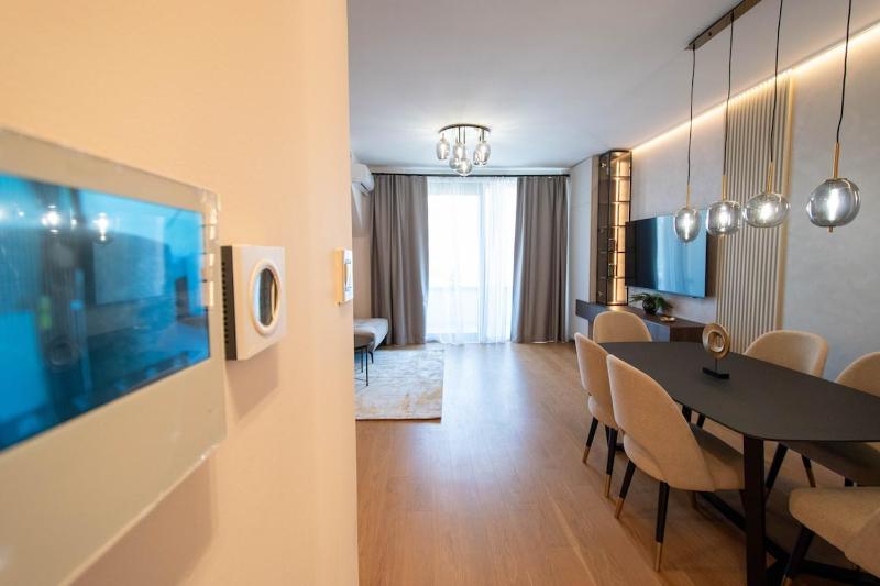 Central 2BR - designer flat - garage - fast wifi - image 8