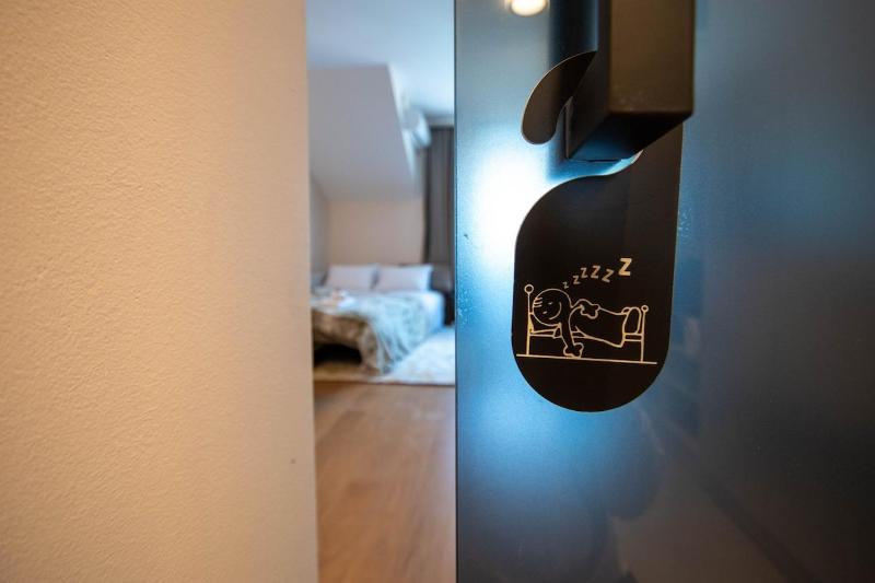 Central 2BR - designer flat - garage - fast wifi - image 4
